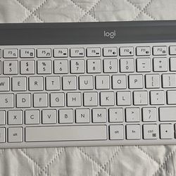Logitech MK470 Slim Wireless Keyboard Mouse Combo Off-White