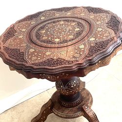 HAND CARVED BEAUTIFUL END TABLE MADE IN INDIA