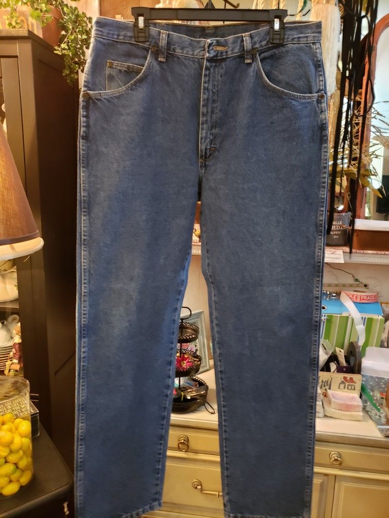 Men's 36x32 Wrangler Jeans for Sale in St. Louis, MO - OfferUp