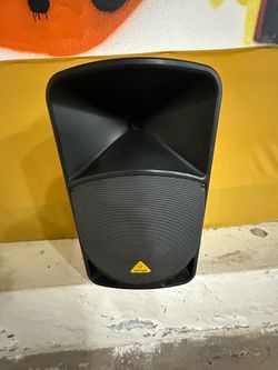 Behringer powered speaker