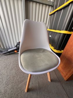 Modern Mid-Century Dining / Accent Chair – Gray with Wood Legs