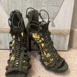🚨SERIOUS BUYERS ONLY!  Olive Green Caged Gladiator Size 6.5 heels are a stylish shoe choice featuring a lace-up front and open-toe design.  Excellent