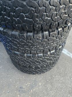 BFGOODRICH 235 80 17 (TIRE SET) 