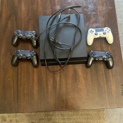 PS4 W 4 Controller Used