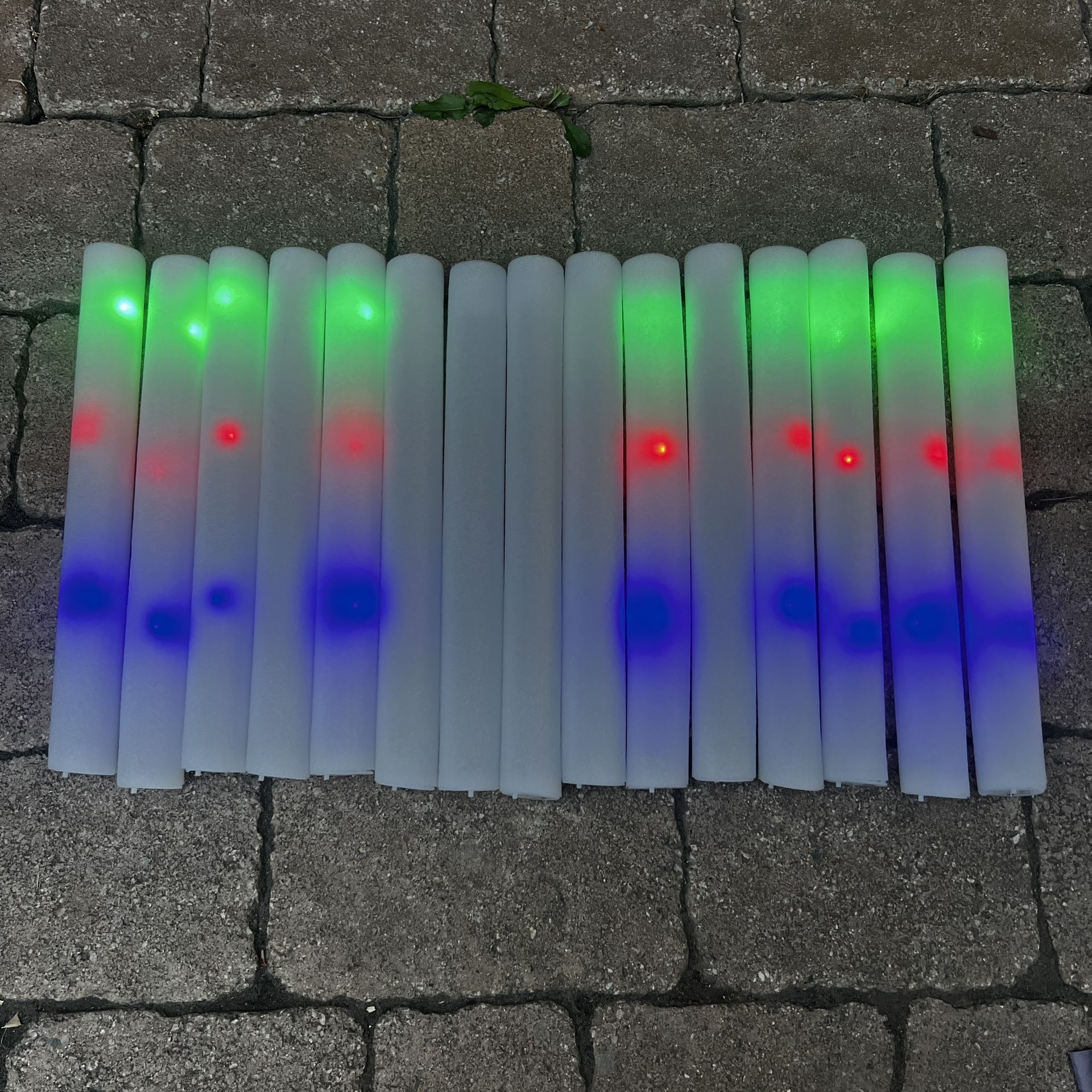 Box Of 20 SEEROOTOYS® Led Glow-in-the-Dark Party Supplies Foam Glow Sticks