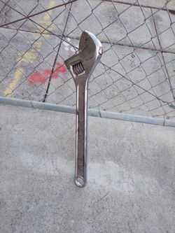 24 in Large Wrench