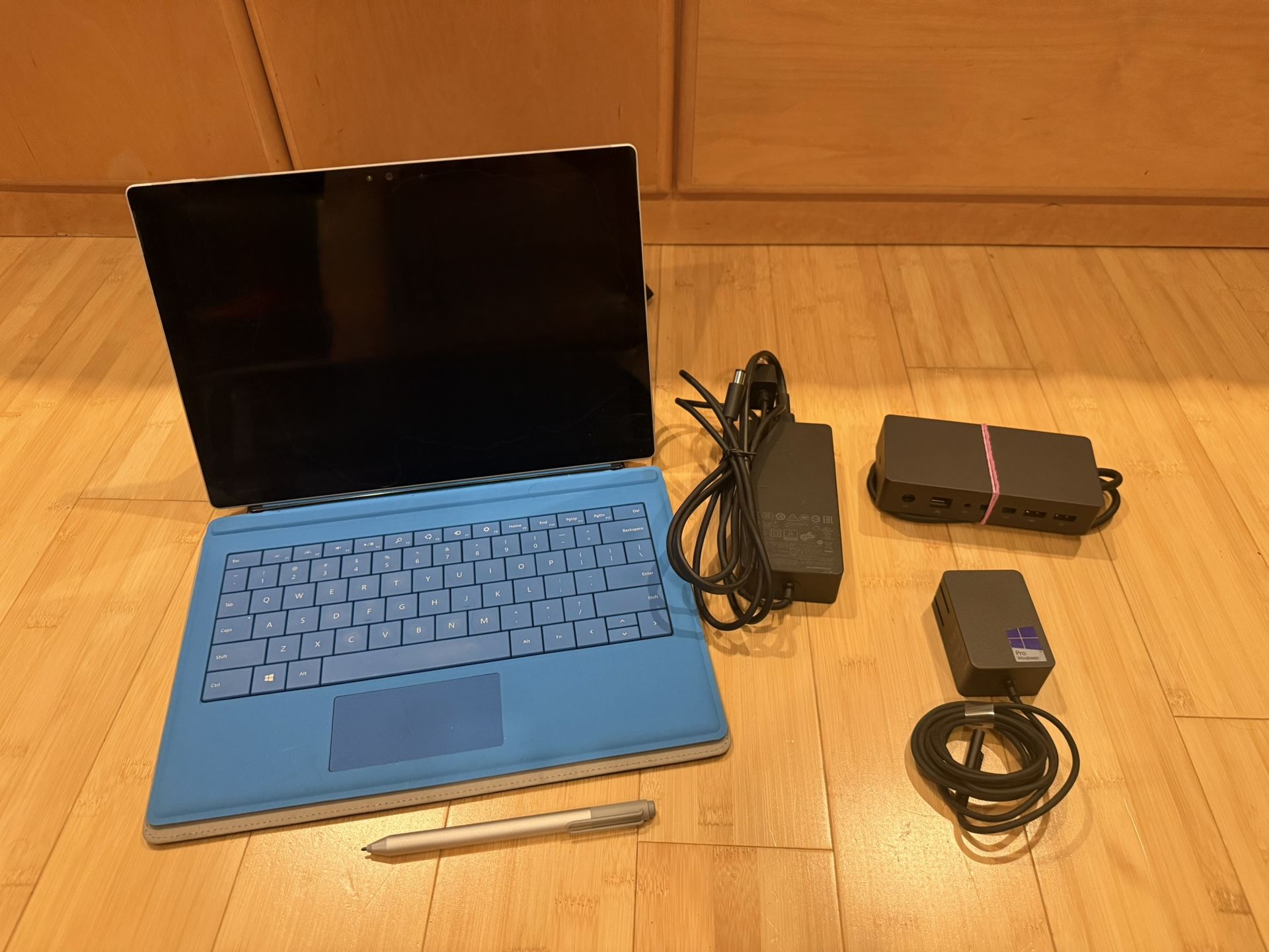 Microsoft Surface Pro 4 w/Windows 11 Pro