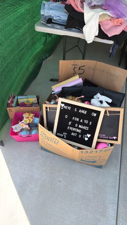 Yard sale La Mirada in front of frontier park