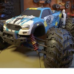 Brand New Extremely Big 1:10 Scale LAEGENDARY Monster Truck Goes Very Fast