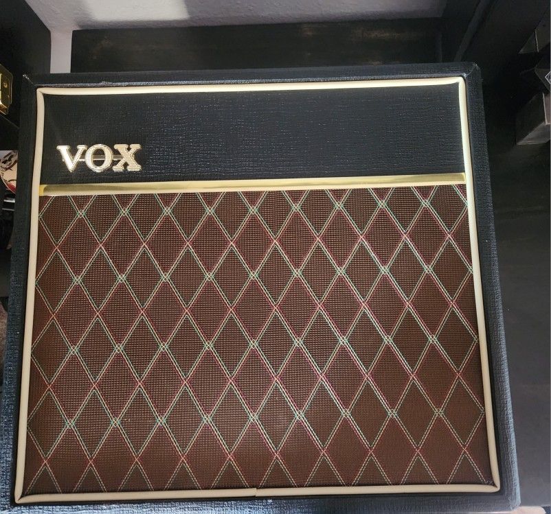 Vox Pathfinder 15r Amp With Vox VFS2 foot Switch