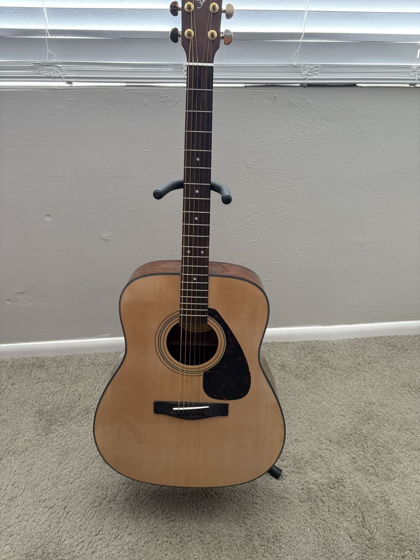 Yamaha F335 Acoustic Guitar