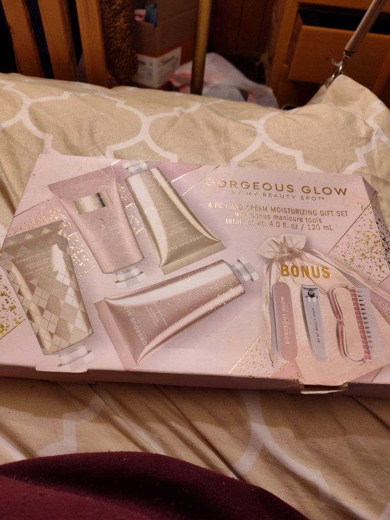 Gorgeous Glow Manicure Set