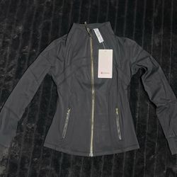 BLACK LULULEMON CROPPED “DEFINE NULU” JACKET 