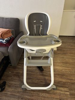 Highchair for baby eating