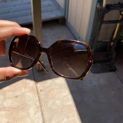 Burberry sun glasses tortoise brown