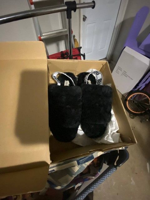 Ugg Fluff Sliders