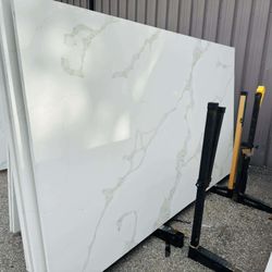 QUARTZ STONE SLABS SUPER JUMBO IN CALACATTA WAVE MIXED 📏Each slabs cover  75.7 sq.ft, Thickness 3 cm 🔥Price $1049 per Slab🔥 