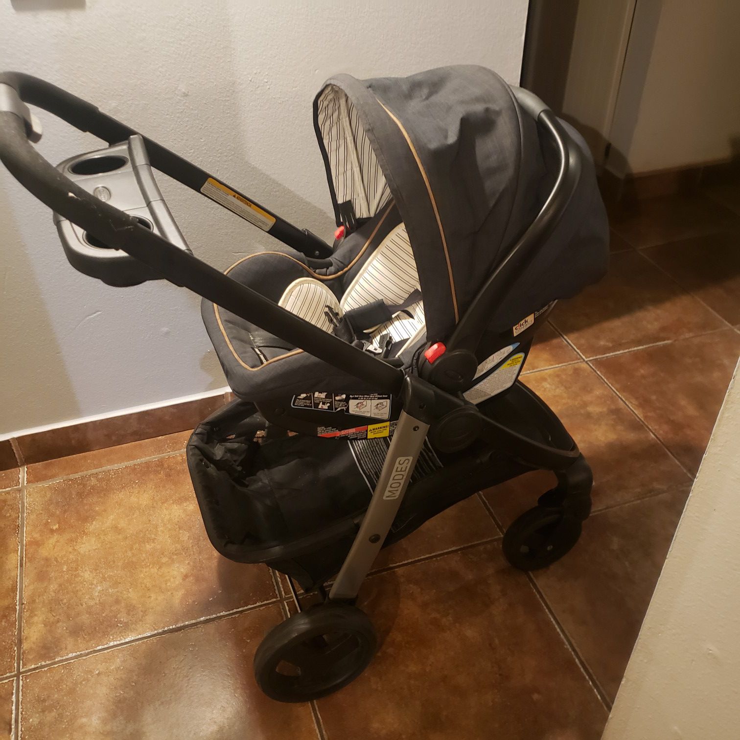Car seat/ stroller for babies up to 6 months