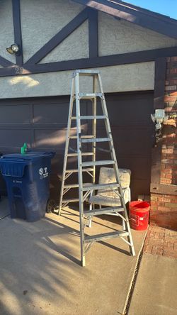 8 foot dual sided aluminum ladder brand is Werner capacity 300 pounds
