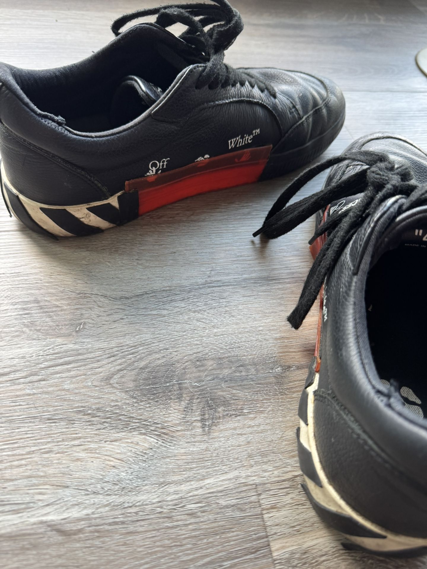 Off white Men’s 10.5 US