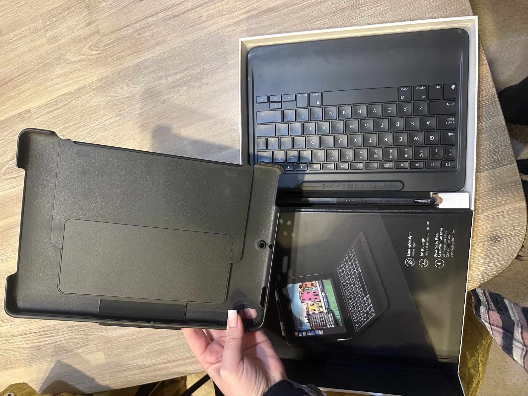 Logitech iPad Pro inch Keyboard Case SLIM COMBO with - Main Image