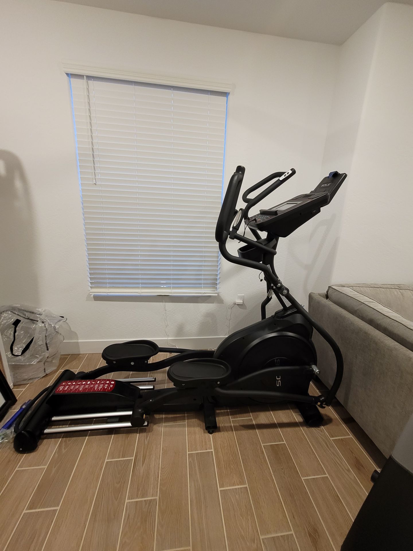 Elliptical Sole 35 machine (like new)