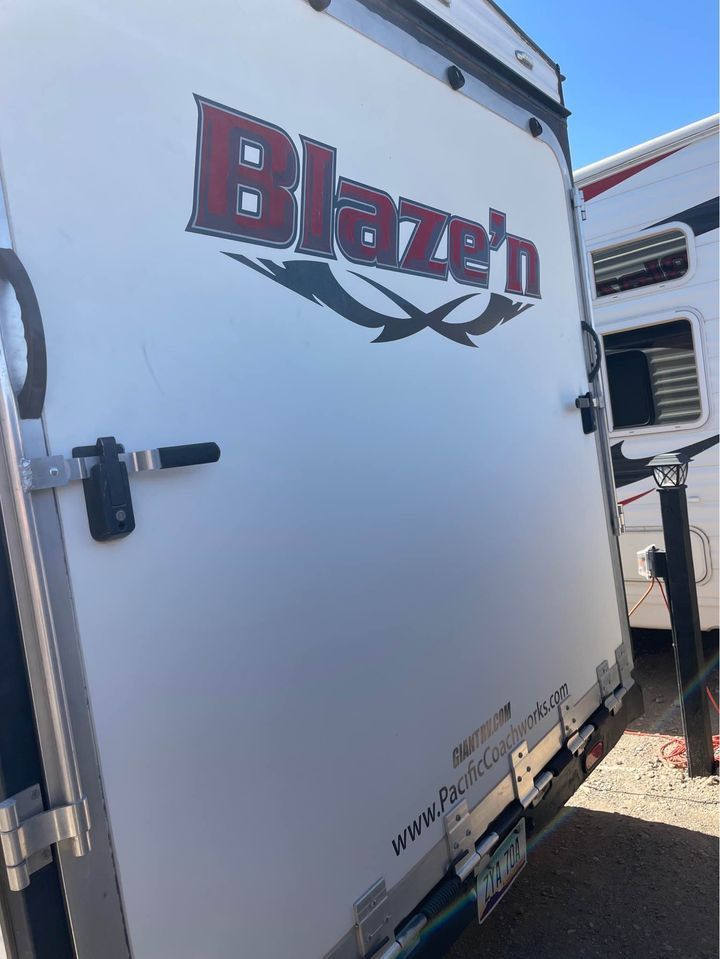 2016 Pacific Coachworks Fs21