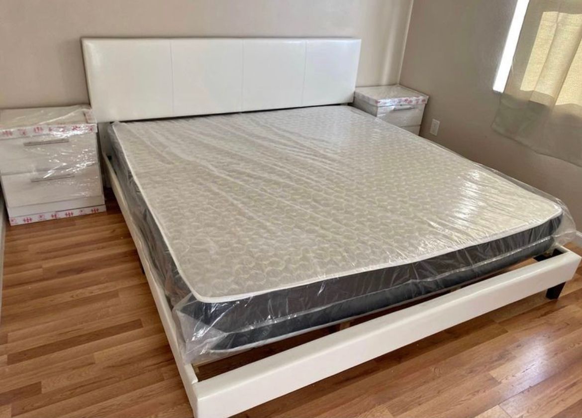 KING SIZE BED FRAME WITH MATTRESS AND NIGHTSTANDS BEDROOM SET KING SIZE // JUEGO DE CUARTO KING COLCHONES Y MESAS