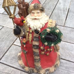 CHRISTMAS RESIN SANTA CLAUS STANDING FIGURINE 5” x 4”