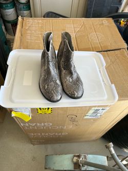 Cat& Jack girl boots