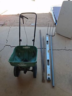 Seed spreading device and gardening tools