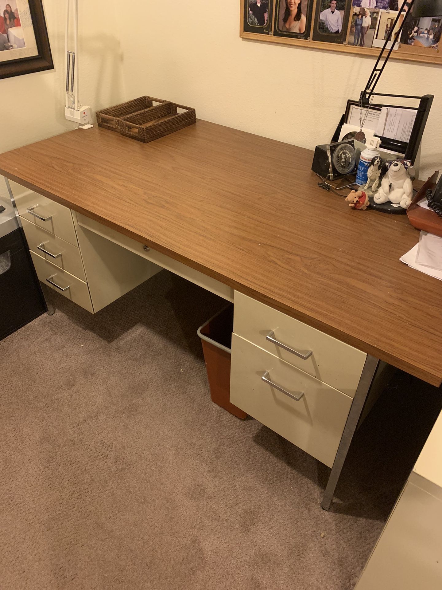 Desk - Classic Item 150$