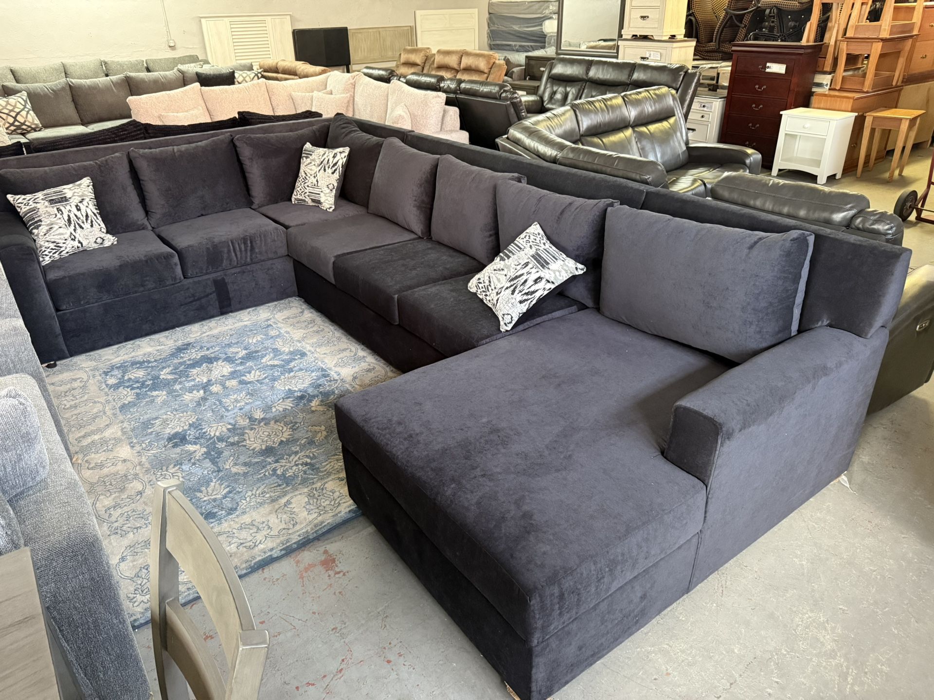 BLACK U SHAPED SECTIONAL SOFA