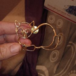 Low Grade  gold-toned silhouette kitty cat brooch pin. 