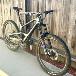 2022 Cannondale Jekyll. Custom Build. Carbon Wheels