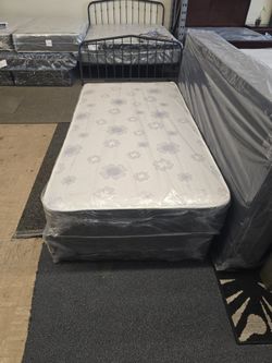 TWIN MATTRESS & BOX SPRING 