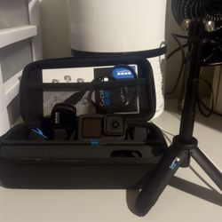 GoPro Hero10 BRAND NEW W/xtra Batt, Upgraded 256 Gb And Tripod Selfie Stick!