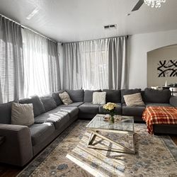 Large Sectional Couch – Great Condition! 