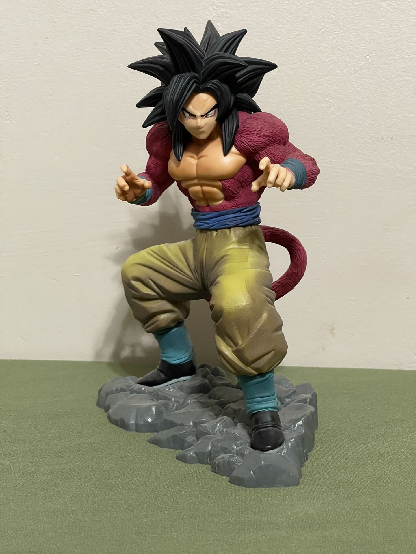 Bandai Goku Super Sayian 4 Figure