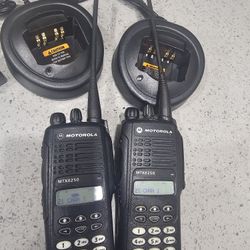 Lot of 2 MOTOROLA MTX8250 800 MHz  16CH Two Way Radios-BLack

