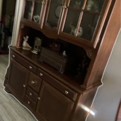 Se Vende Cristalero De Madera / Wooden Display Cabinet for Sale