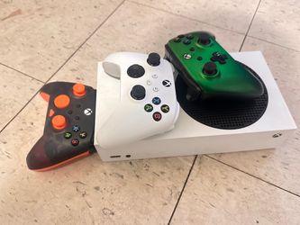Series S Xbox w controllers