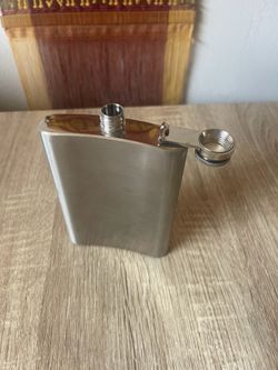 BAND NEW 8 oz flask portable liquor bottle