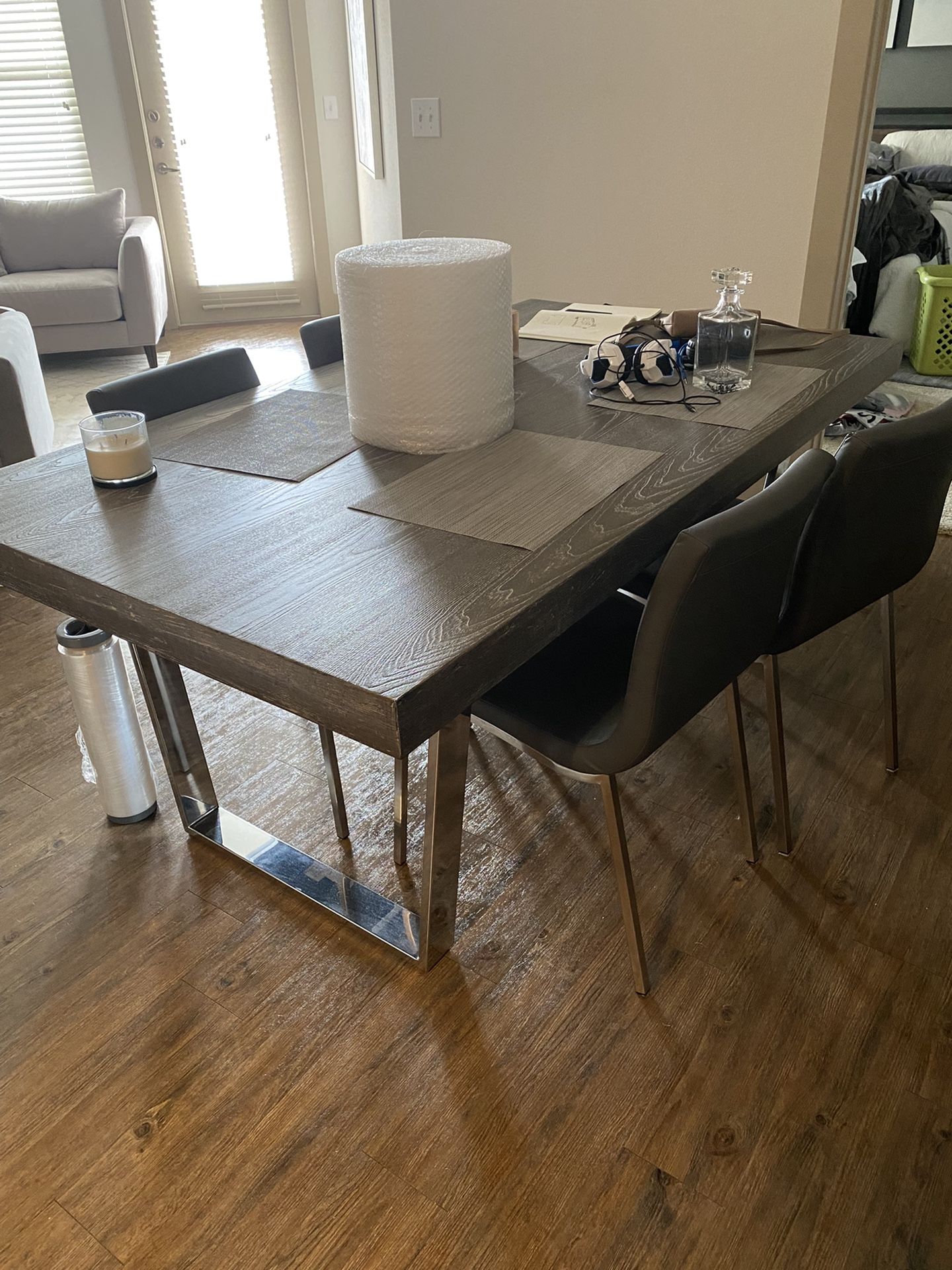 Dining Room Table w/ 4 Dining Chairs