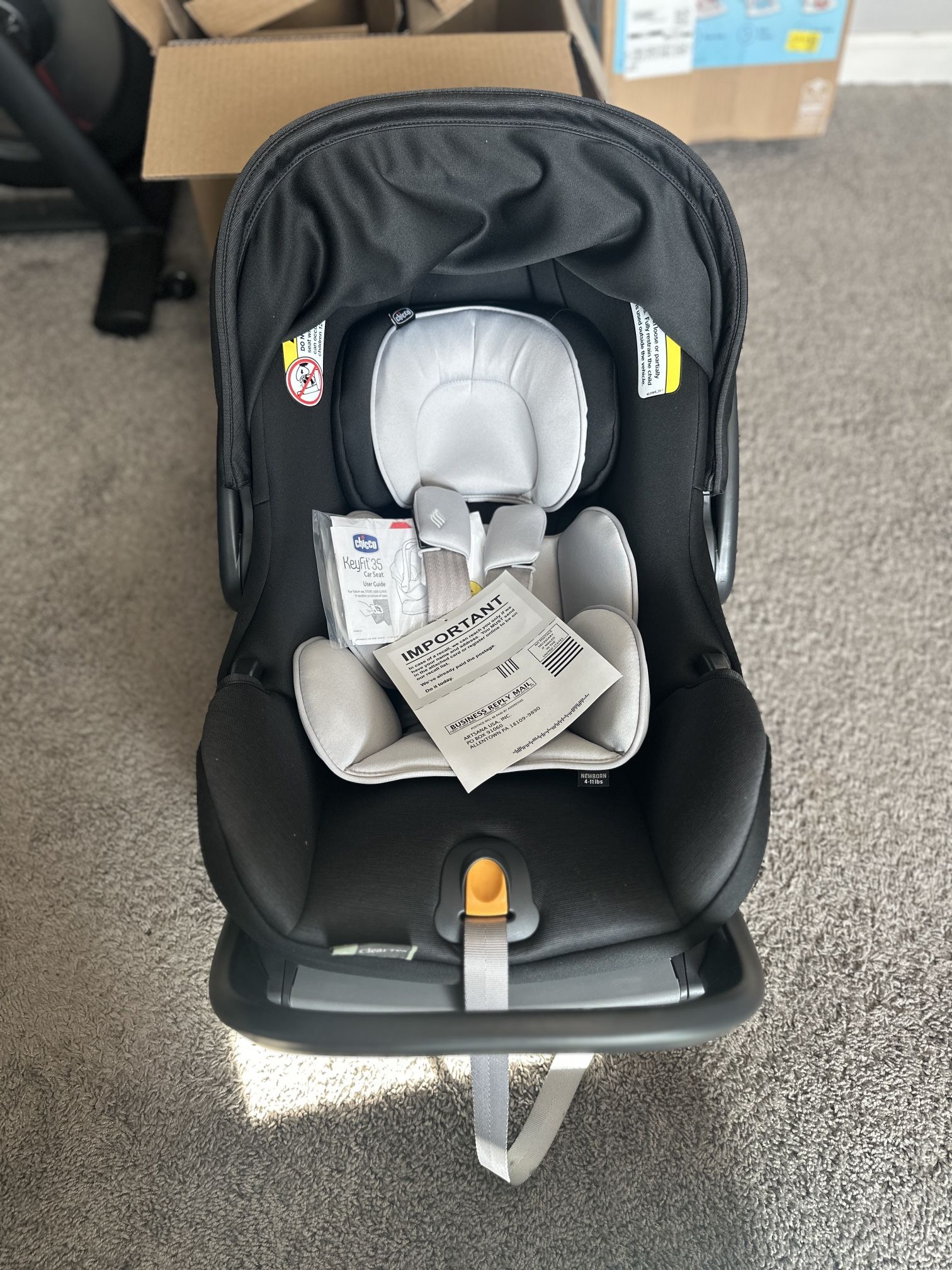 Brand New Baby Car Seat: Chicco Keyfit 35 With Base