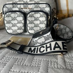 Michael Kors crossbody Bag.