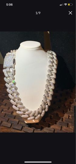 Iced out heavy thick shiny 22in Cuban link chain