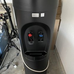 AOUVERSE Hot and Cold Bottleless Water Dispenser excellent condition with Brand new filters 
