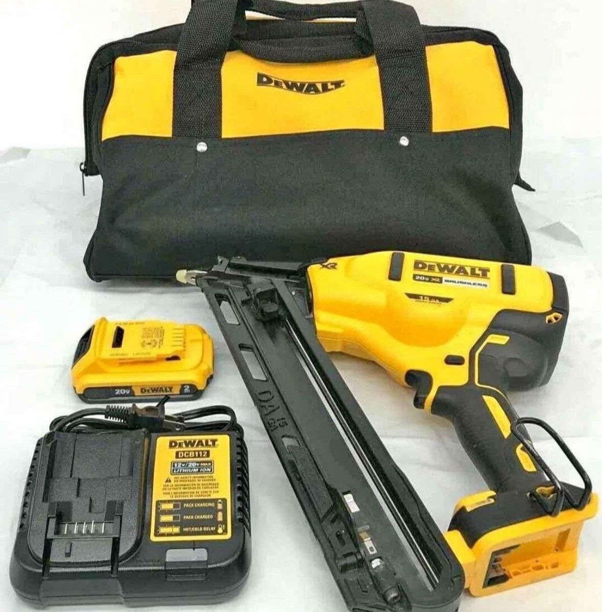DEWALT 20V MAX XR Lithium-Ion Cordless 15-Gauge Finish Nailer