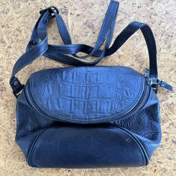 Nice Vintage Black Leather Shoulder Bag 9”x6”x3-1/2”